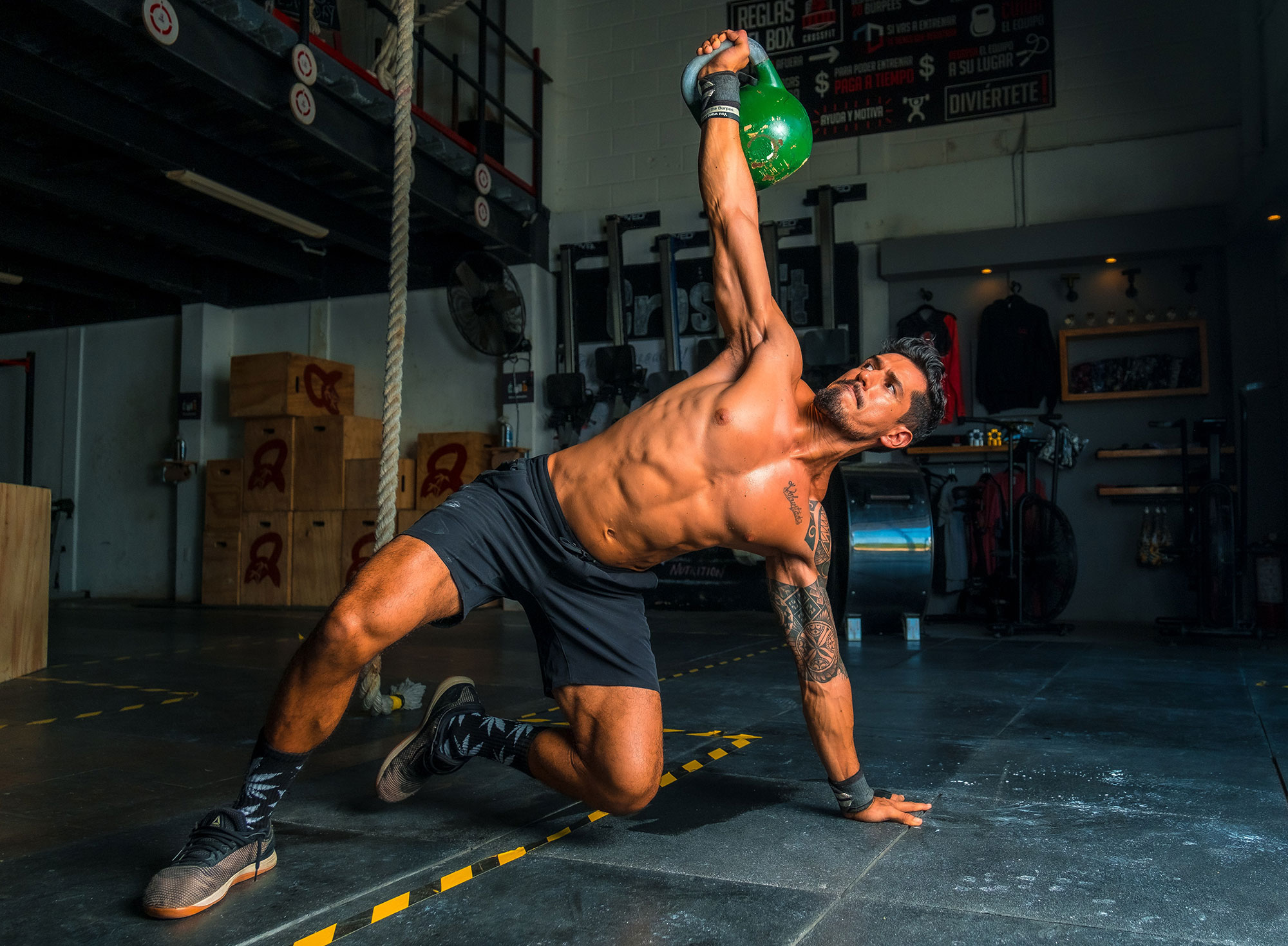 man kettlebell training with strong abs
