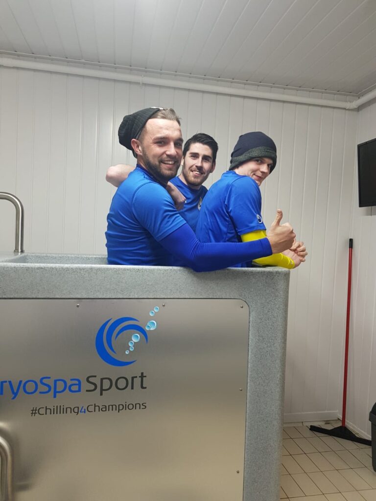 CrySpa Sport Ice Bath with multiple athletes experience cold water immersion
